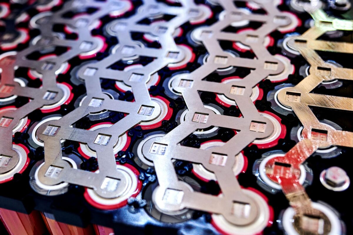 What are the leading lithium-ion battery manufacturers?