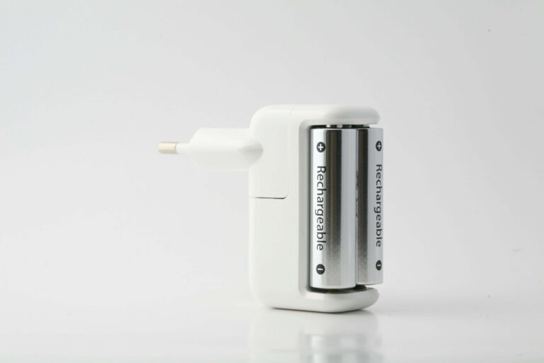 What is the Difference Between a Battery and a Cell?