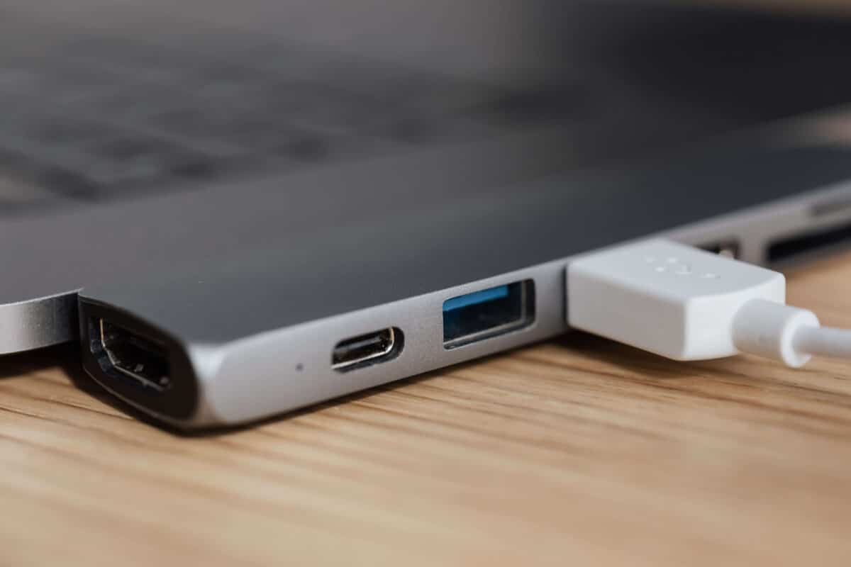 Should You Leave Your Laptop Plugged In All The Time?